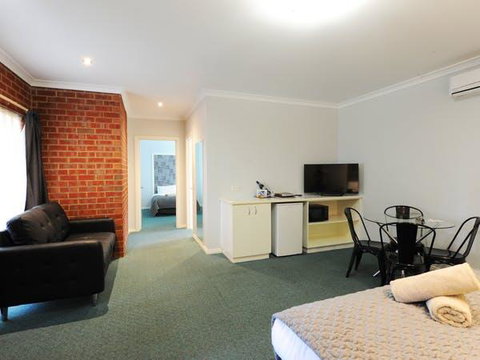 Golden Reef Motor Inn - Accommodation Ballina 1