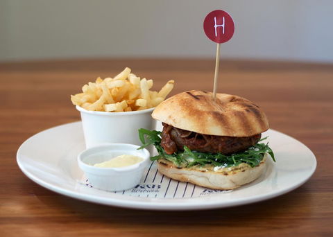 Healesville Hotel - Accommodation Ballina 1