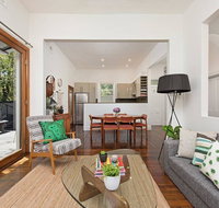 Historic 1890s House With Terraced Backyard Deck - Accommodation Ballina