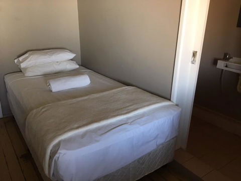 Hotel Corones - Accommodation Ballina 2