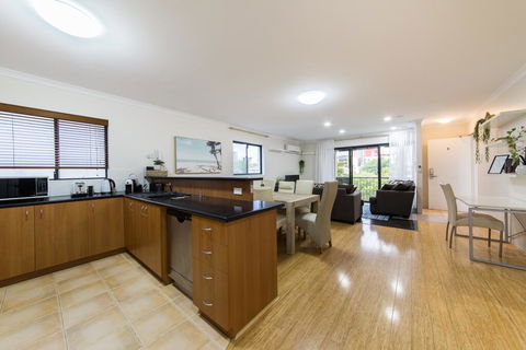 ISOLATION READY!! Super Size Me!! Top Location. Isolation Ready. Sanitised. Free CAT Bus, Pool, Gym And Everything At Your Finge - Accommodation Ballina 2