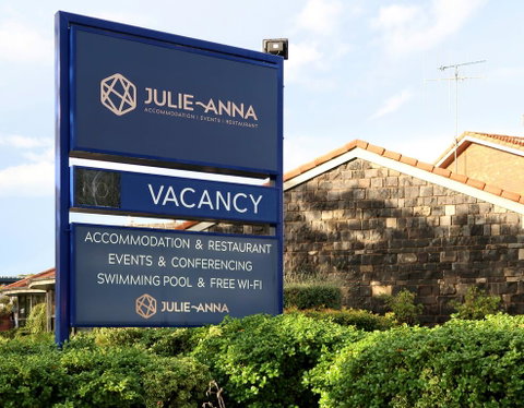 Julie-Anna, Bendigo - Accommodation Ballina 0