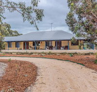 Kangaroo Lake Homestead - Accommodation Ballina