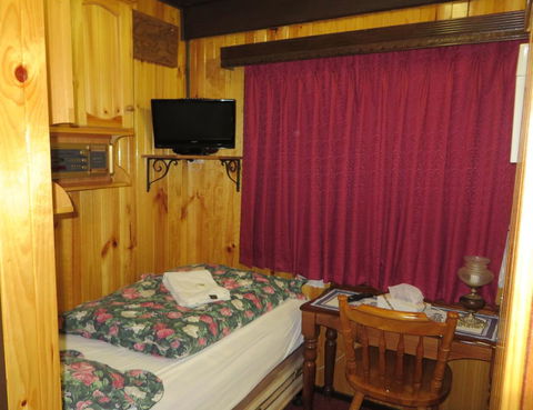 Karelia Alpine Lodge - Accommodation Ballina 1