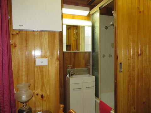 Karelia Alpine Lodge - Accommodation Ballina 3