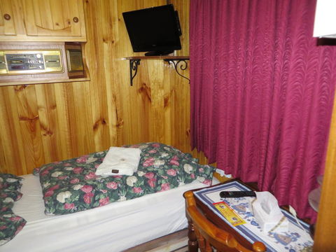Karelia Alpine Lodge - Accommodation Ballina 2