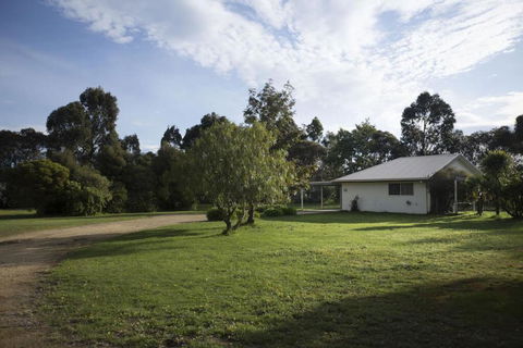 Karinya Cottage - Pet Friendly Country Retreat - Accommodation Ballina 2