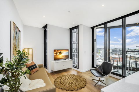 KOZYGURU FORTITUDE VALLEY DESIGNER GRADE 2 BED APT FREE PARKING QFV179-1401 - Accommodation Ballina 3
