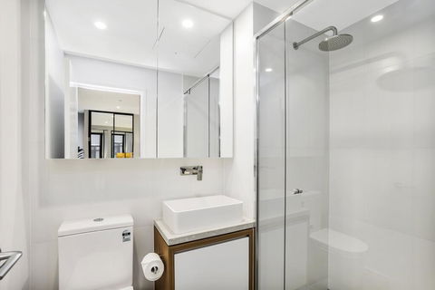 KOZYGURU FORTITUDE VALLEY DESIGNER GRADE 2 BED APT FREE PARKING QFV179-1401 - Accommodation Ballina 2