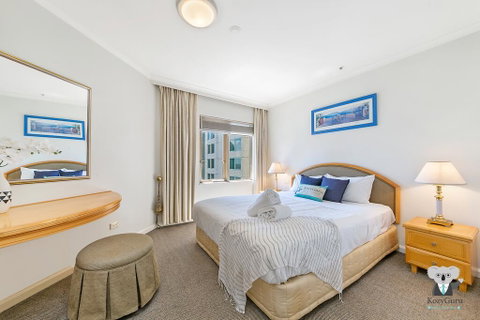 KOZYGURU THE ROCKS HARBOUR BRIDGE VIEW 1 BED APT SWIMMING POOL NTR098 - Accommodation Ballina 1