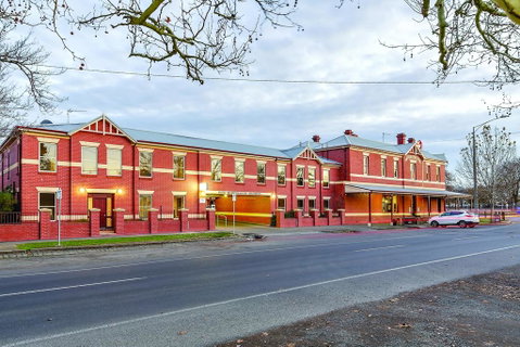 Lake Inn - Ballarat - Accommodation Ballina 0