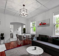 Luxurious Historic Home with Harbour Bridge Views - Accommodation Ballina