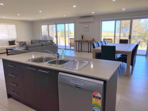 Luxury 3BR Home With KING Bed Metung - Accommodation Ballina 2