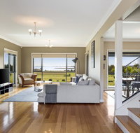 LUXURY WATERFRONT FAMILY HOME-TASMANIA I-L'Abode - Accommodation Ballina