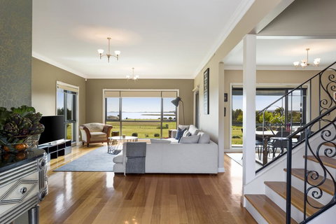 LUXURY WATERFRONT FAMILY HOME-TASMANIA (I)-L'Abode - Accommodation Ballina 0