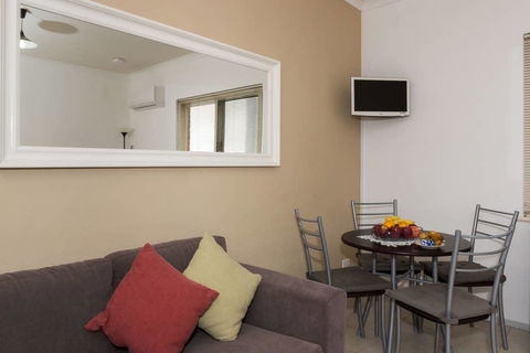 M104 Central Location In Free Transit Zone - Accommodation Ballina 0