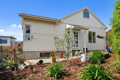Manfield City Waterfront View Cottage - Accommodation Ballina 2