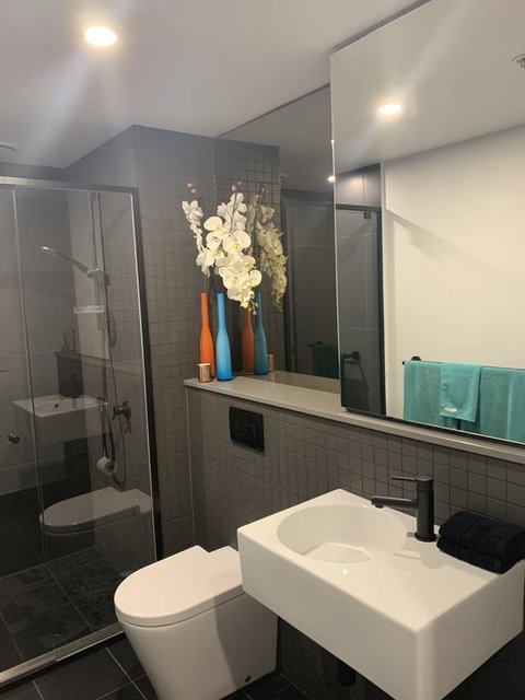 Midnight@Braddon Modern Executive Apt, Pool, Sauna, Secure Parking, Wine - Accommodation Ballina 2