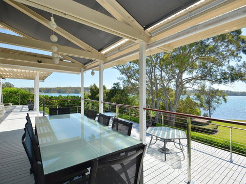Morisset Bay Waterfront Views Lake House Looking Over Trinity Marina - Accommodation Ballina 0