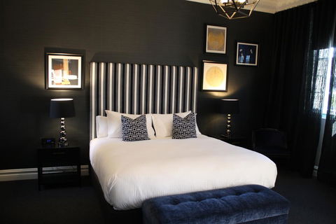 Mrs Banks Hotel - Accommodation Ballina 0