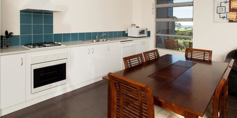 Cosy Corner Sea View Apartments - Accommodation Ballina 12