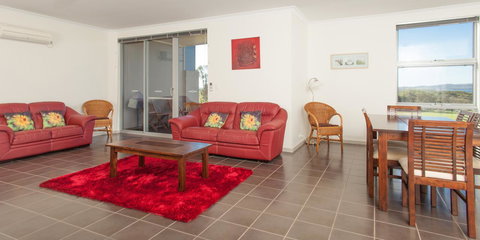 Cosy Corner Sea View Apartments - Accommodation Ballina 11