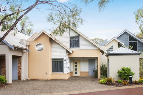 Beach Retreat - Busselton - Accommodation Ballina 0