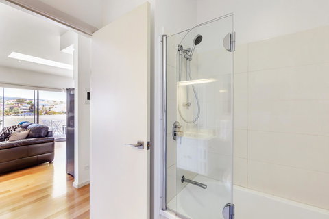 Bellerive Marina View Apartments NO 27 - Accommodation Ballina 11