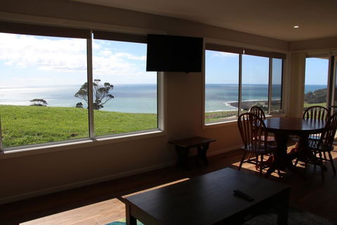 Penguin Seaside Farm - Accommodation Ballina 0
