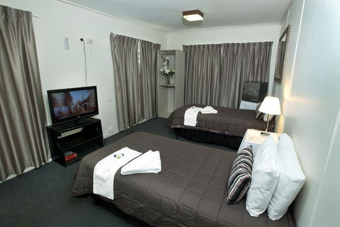 O'Sheas Windsor Hotel - Accommodation Ballina 0