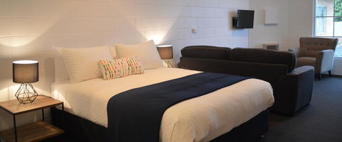 Penguin Seaside Motel - Accommodation Ballina 0