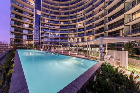 Perfectly Located Modern Apartment - Canberra CBD - Accommodation Ballina 1