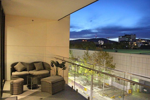 Perfectly Located Modern Apartment - Canberra CBD - Accommodation Ballina 0