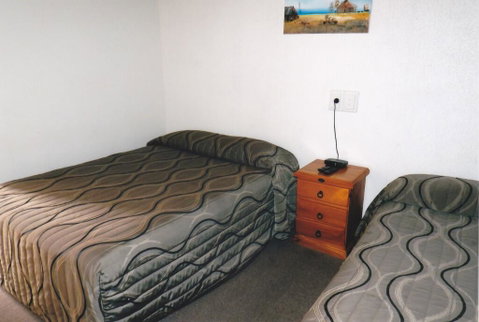 PRECINCT HOTEL GLADSTONE - Accommodation Ballina 2