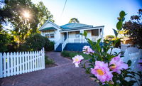 Queen Bee Cottage Milton