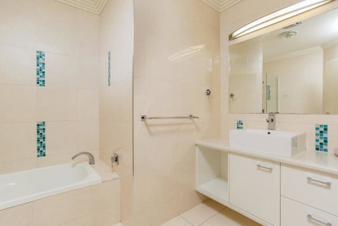 Rainbow Towers 2 - Rainbow Beach, High On The Hill, Panoramic Views, Wi-Fi - Accommodation Ballina 2