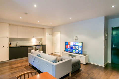 RIVERSIDE RICHMOND LARGE 1 BEDROOM POOLPARKINGNETFLIX - Accommodation Ballina 1