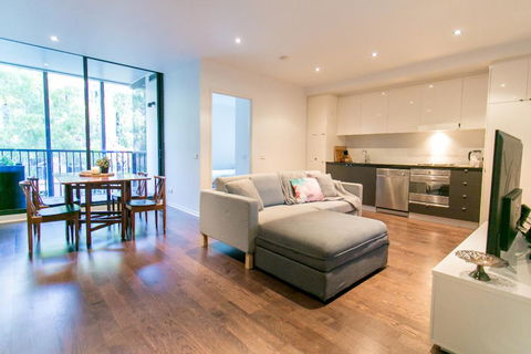 RIVERSIDE RICHMOND LARGE 1 BEDROOM POOLPARKINGNETFLIX - Accommodation Ballina 0