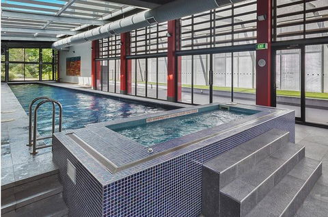 RIVERSIDE RICHMOND LARGE 1 BEDROOM POOLPARKINGNETFLIX - Accommodation Ballina 2