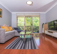 Rustic Hardwood 2 Bedroom Apartment in Randwick - Accommodation Ballina