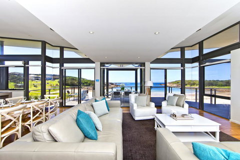 Sails On The Beachfront - Exclusive Seaside Home - Accommodation Ballina 3