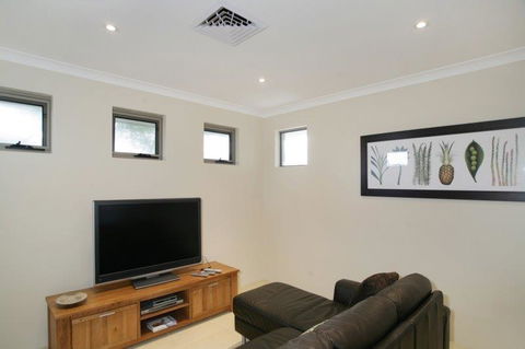 Seal 4 Bedroom House By Shoalwater Executive Homes - Accommodation Ballina 2