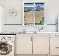 Sounds of Sunshine 2 Downstairs half of House - Accommodation Ballina