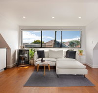 Spacious 2 Bed House 2 AC and Free Street Parking - Accommodation Ballina
