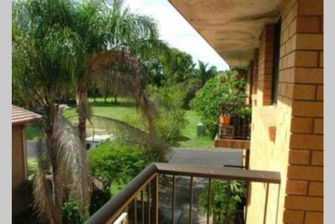 Spacious 2 Bedroom Beach Side Apartment - Close To Shopping Centre With Coles, Health Food Shop, Sushi, Pizza, Cafes, Hairdresse - Accommodation Ballina 3