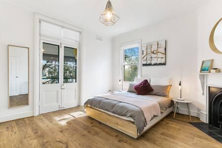 Spacious Harbour View 4bd Home In Sydney CBD - Accommodation Ballina 3