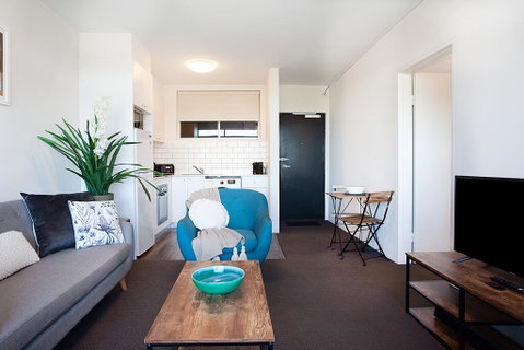 Sprawling City Views And Balcony In Cosy Apartment - Accommodation Ballina 0