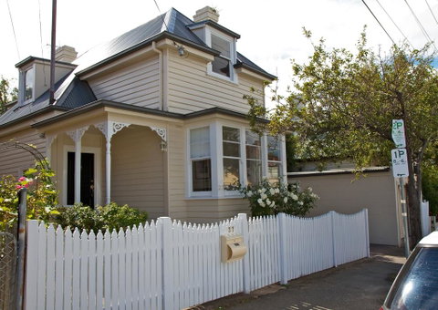 Strahan House - Accommodation Ballina 1