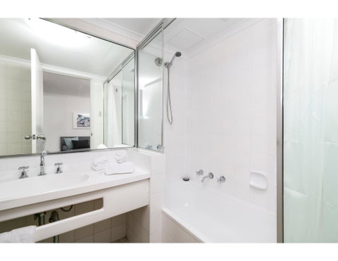 Striking And Super Convenient Studio With Balcony - Accommodation Ballina 2