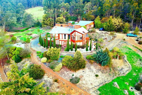 STUNNING HOME WITH AMAZING VIEWS - Just 20 Mins To The City And Only 10 To MONA! - Accommodation Ballina 2